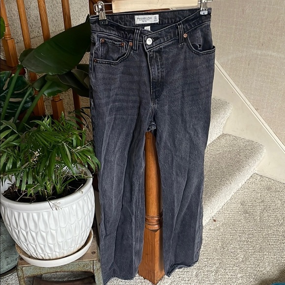 Abercrombie & Fitch Curve Love The 90s Relaxed Jean High Rise - Picture 1 of 8